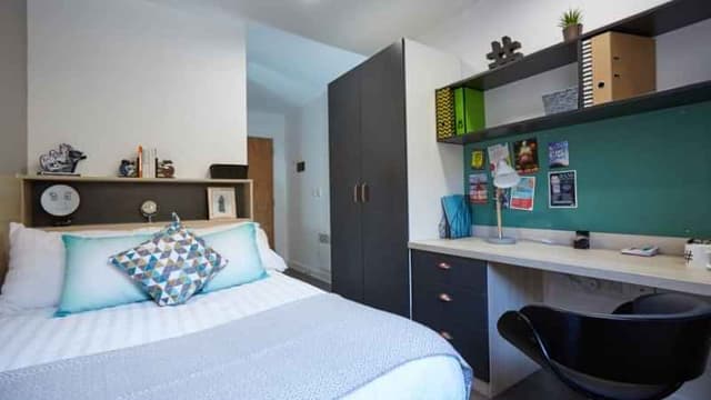 Single En-Suite main photo