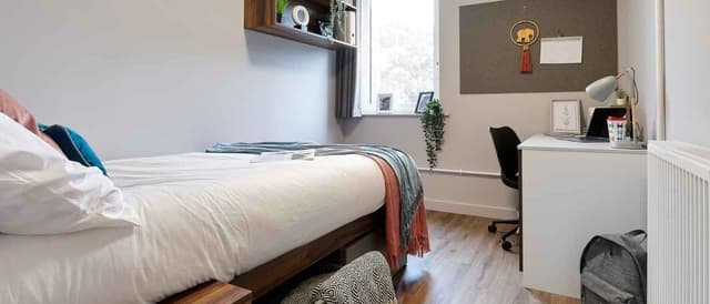 Gold Ensuite main photo