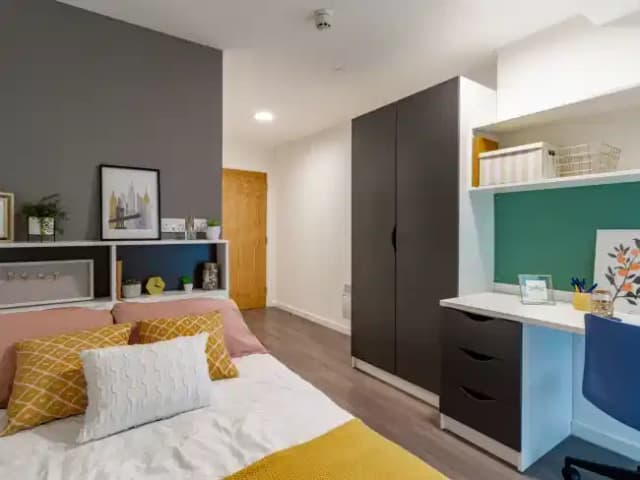 Gold En Suite main photo