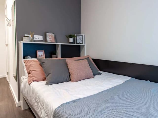 Skyline Bronze Premium En Suite main photo