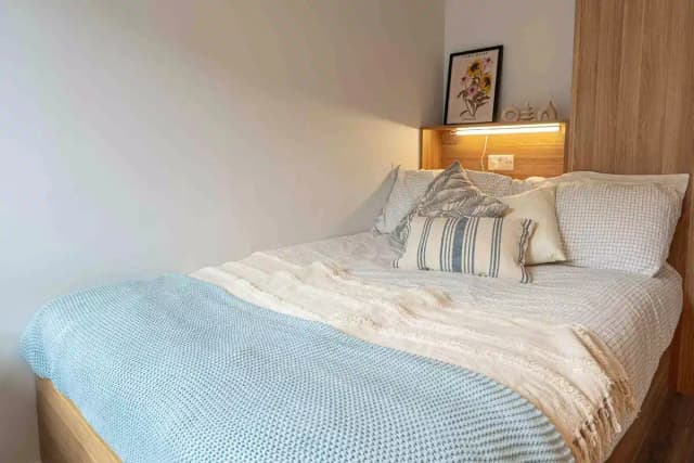 Copper Ensuite Premium main photo