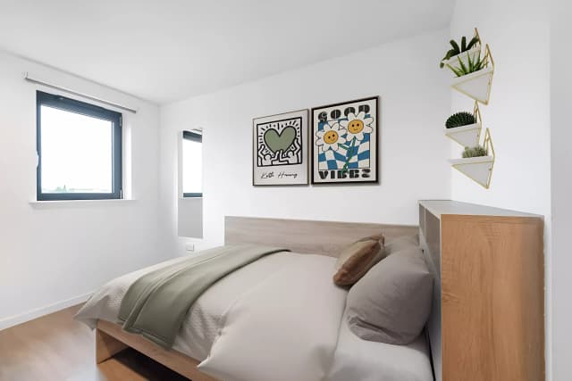 Ensuite Silver Upper Level main photo