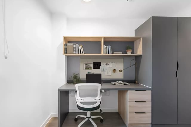 Ensuite Bronze Lower main photo