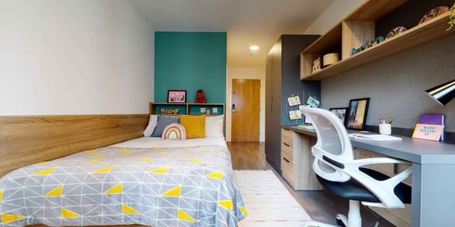 Ensuite Gold Mid Level main photo