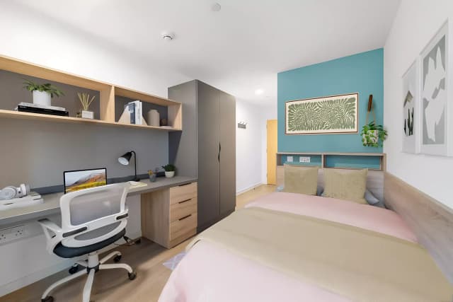 Ensuite Gold Lower Level main photo