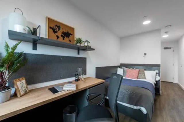 6 Bed Ensuite main photo