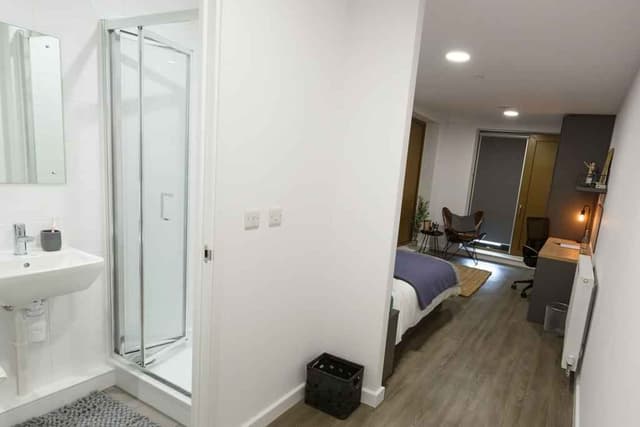 4 Bed Ensuite main photo