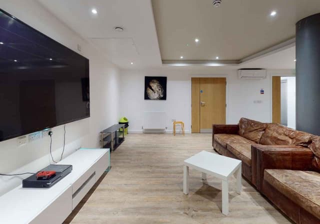 Medium Studio - Middle main photo