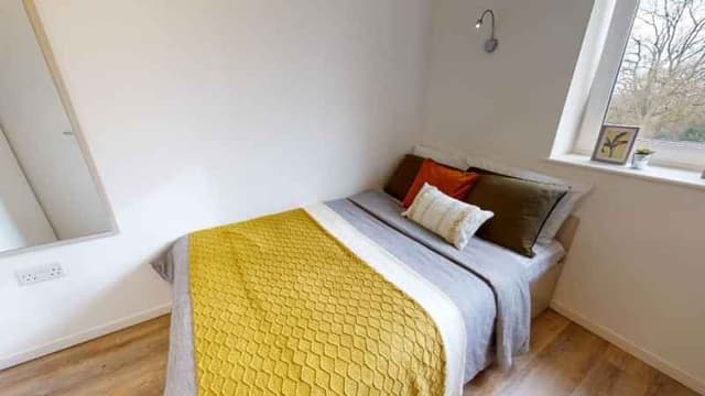 Bronze En Suite main photo