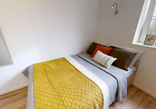 Bronze En Suite Plus main photo