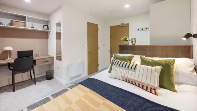 Classic En-suite Plus main photo