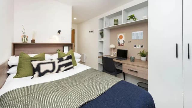 Classic En-suite main photo