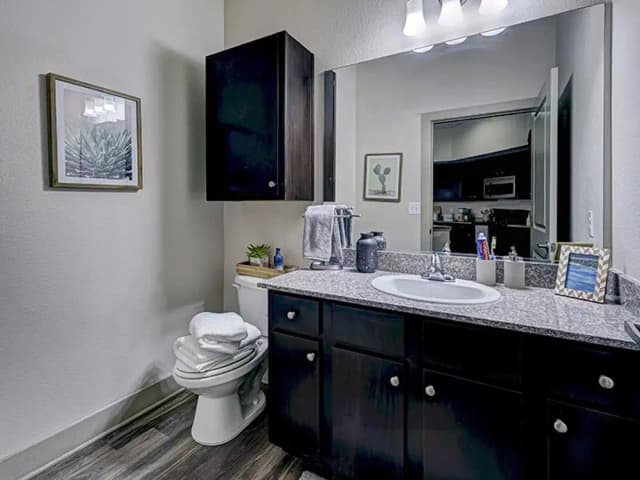 Room in 4 Bed - 4 Bath A main photo