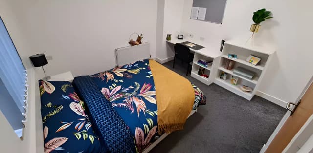 Gold Ensuite main photo