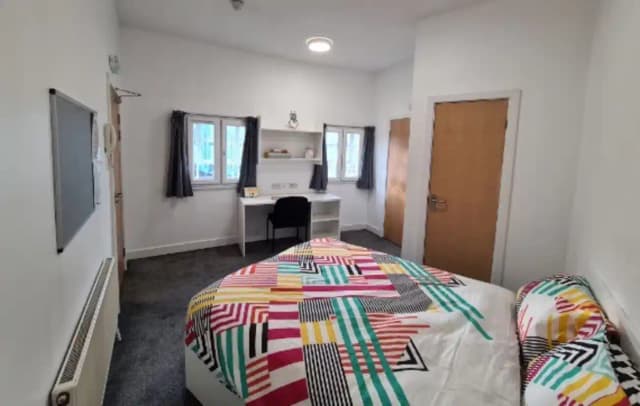 Gold Plus Ensuite main photo