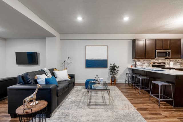 4 Bedroom 4 Bathroom Apartment main photo