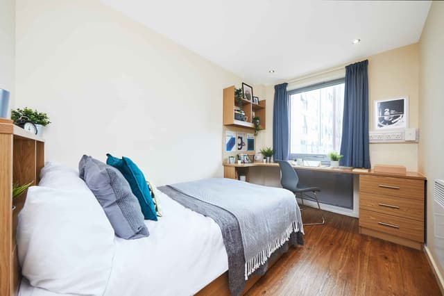 Silver Ensuite main photo