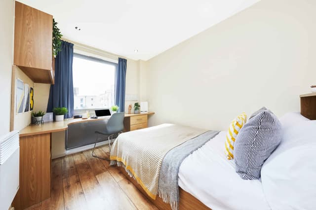 Bronze Ensuite main photo