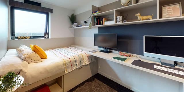 Gold Ensuite Upper Level main photo