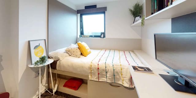 Silver Ensuite Upper Level main photo