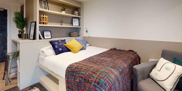 2 Bed Apartment Shared Mid Level main photo