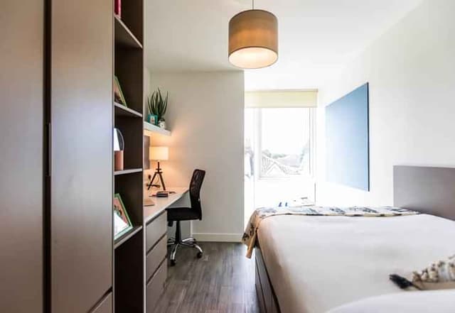 Gold Ensuite main photo