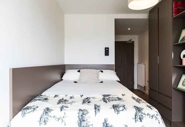 Platinum Ensuite main photo