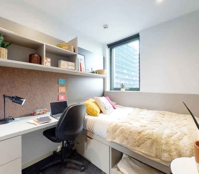 Bronze Ensuite Shared Upper Level main photo