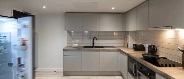 Bronze Ensuite Private Upper Level main photo