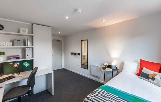 Premium Ensuite main photo