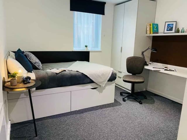 Deluxe Ensuite main photo