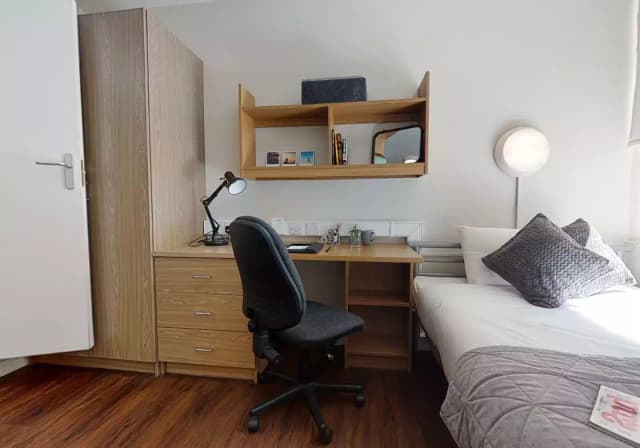 Bronze En Suite main photo