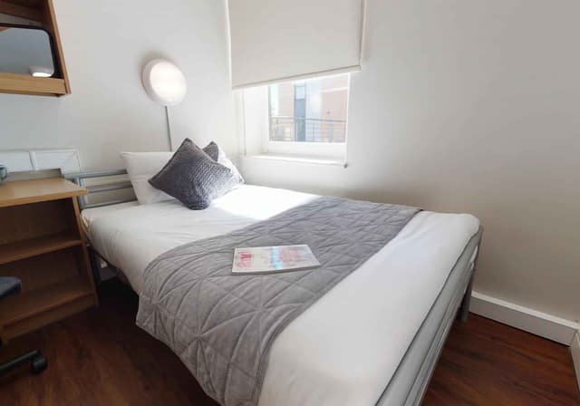 Copper En Suite main photo