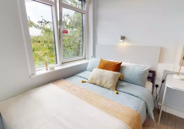 Bronze En Suite Plus main photo