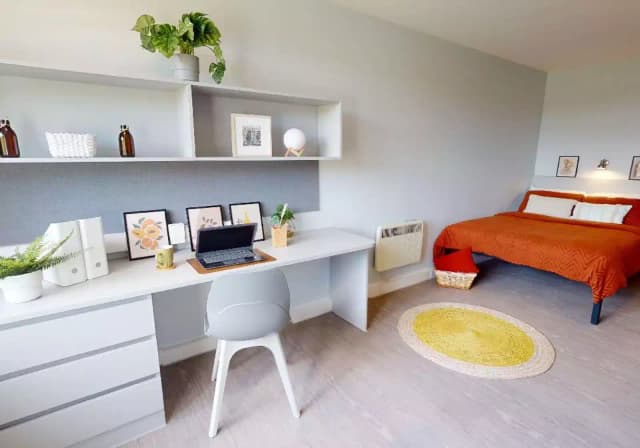 Gold En Suite Plus main photo