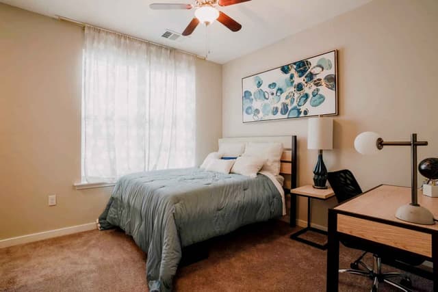 Room in 5 Bedroom 5 Bathroom | E1 main photo