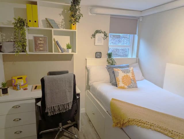 Deluxe Ensuite main photo