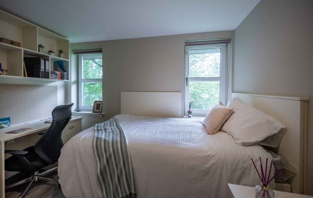 Standard Ensuite main photo