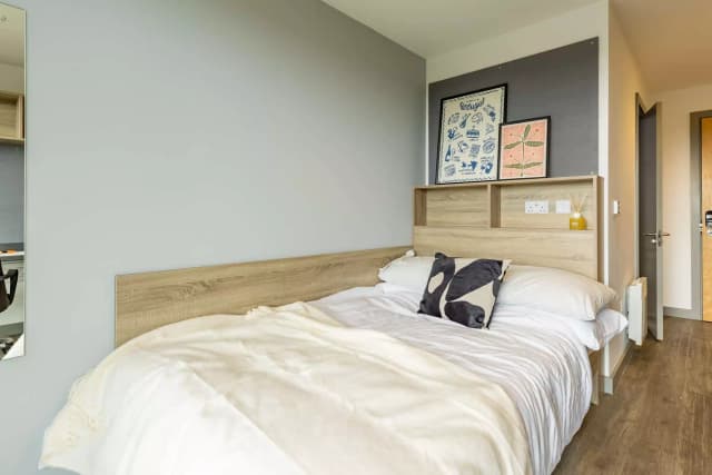 Superior Ensuite main photo