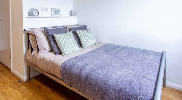 Silver Ensuite main photo