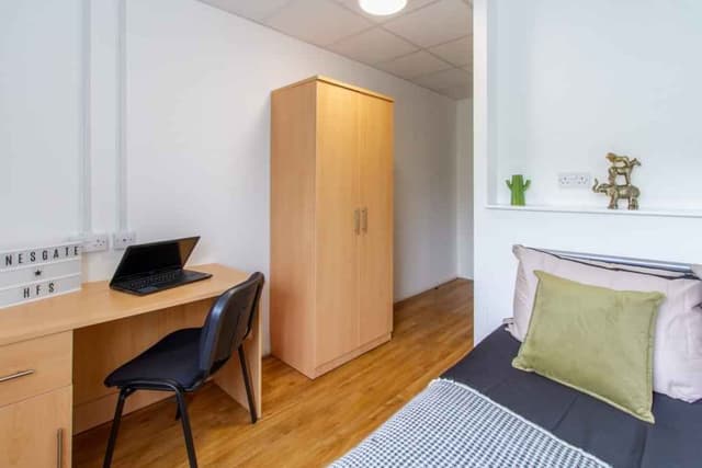 Bronze Plus Ensuite main photo