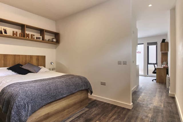 Deluxe One Bed main photo