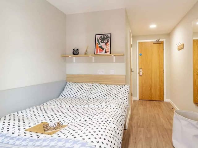 Skyline En Suite main photo