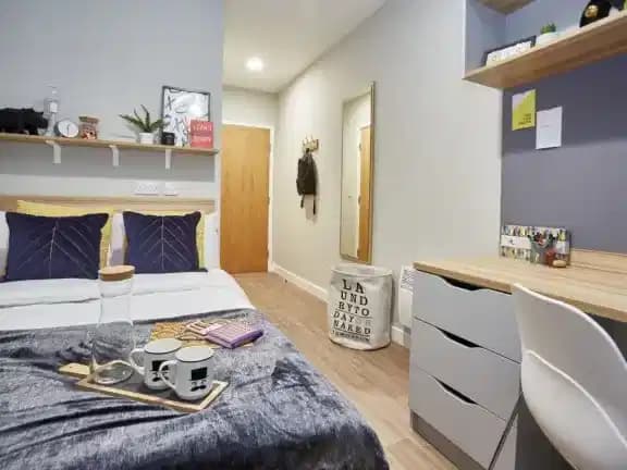 Silver Ensuite main photo