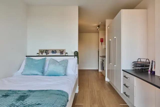 Studio Gold main photo