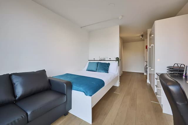 Studio Bronze main photo