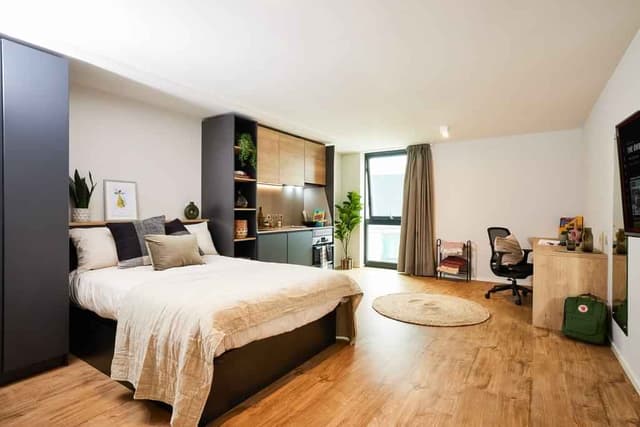 Premium Plus main photo