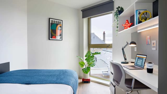 Silver Ensuite main photo