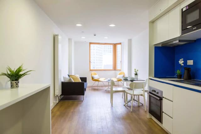 Bronze Twin Ensuite Shared Mid Level main photo