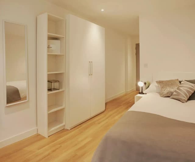 Silver Ensuite Shared Mid Level main photo